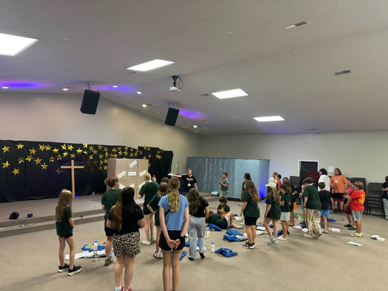 Campers drawing and creating art with markers